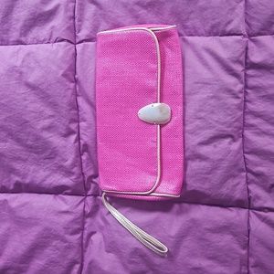 Gorgeous hot Barbie pink pocketbook with wrist strap & shell accent from Avon.